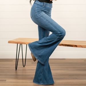 Judy Blue pull on flare Jean